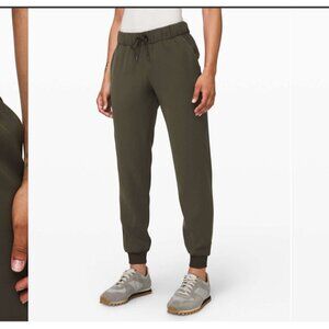 Lululemon On the fly joggers, green, Size 4 B165